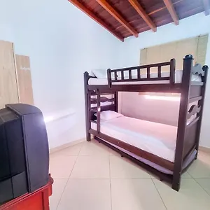 https://casa-a-15-minutos-del-airport-apartment.colombiamedellinhotels.com
